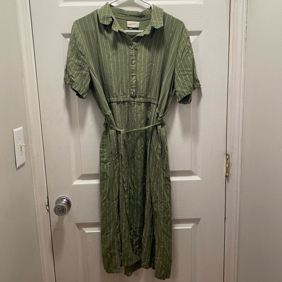 MELLODAY Dresses & Skirts - Melloday womens green pinstriped belted midi dress